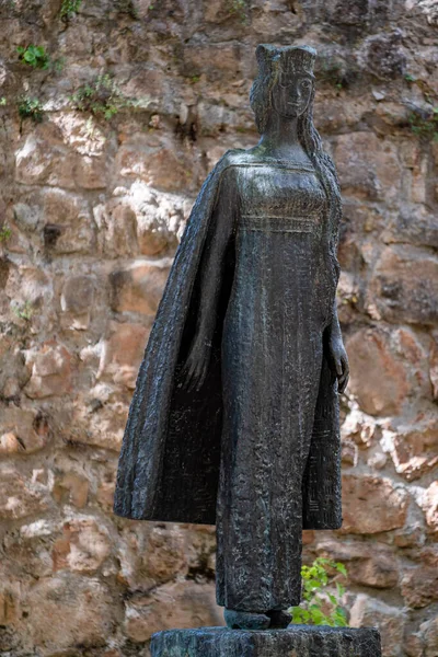 Памятник Принцессе Кристине Норвежской Перед Коллегиальной Церковью Сан Косме Сан — стоковое фото