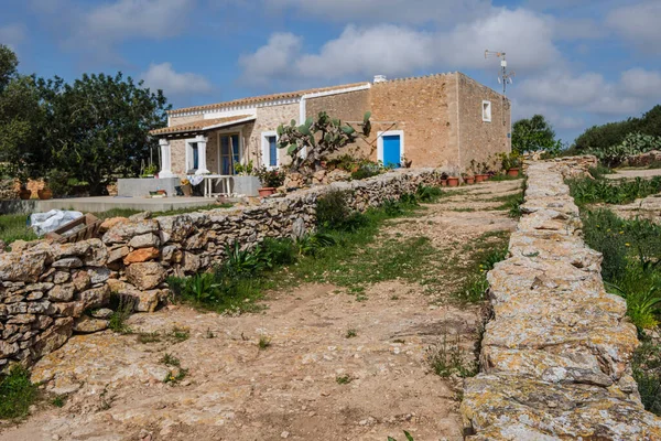 伝統的な石の壁 典型的な農村部の家 Formentera Pitiusas諸島 バレアレス共同体 スペイン — ストック写真