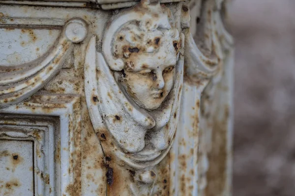 Alfred Corneau 'nun Fransız atölyesi Palma Mezarlığı, Mallorca, Balearic Adaları, İspanya' daki demir cenaze anıtı.