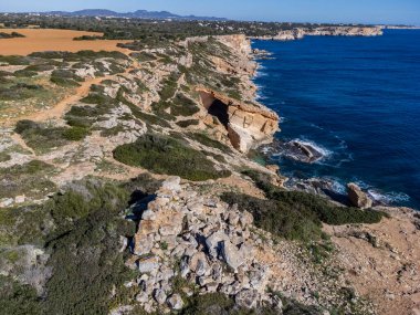 Punta des Baus 'un kalıntıları Talayotik yerleşim, Santanyi, güney kayalıkları -Migjorn kayalıkları-, Mallorca, Balear Adaları, İspanya