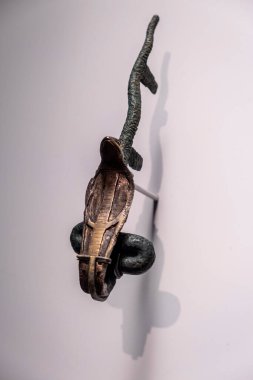 Urueus, gümüş ve bronz şeklinde heykel için aksesuar, düşük dönem, Mısır, British Museum koleksiyonu