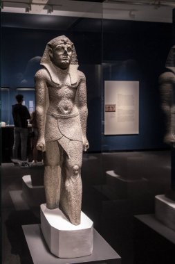 Batlamyus firavunu, bazalt, Ptolemaic hanedanının tamamlanmamış heykeli, MÖ 305-30 yılları arasında, muhtemelen Athribis, Mısır 'dan, British Museum' un koleksiyonundan.