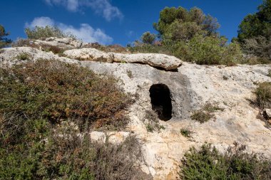 cueva troglodita, Cala Bota, Manacor, Mallorca, Balearic Adaları, İspanya