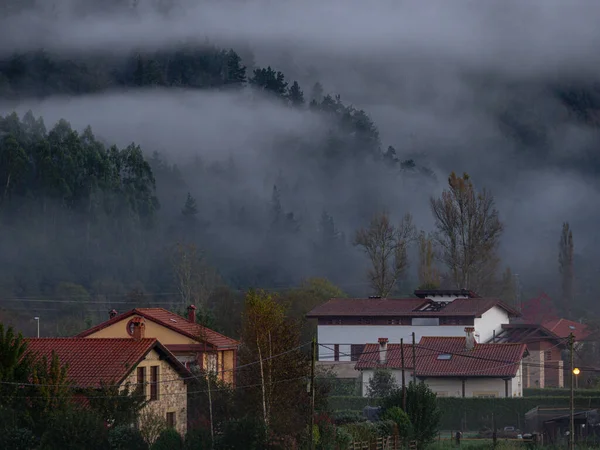 Niebla Matutina Ucieda Parque Natural Del Saja Besaya Cantabria Espanha — Fotografia de Stock