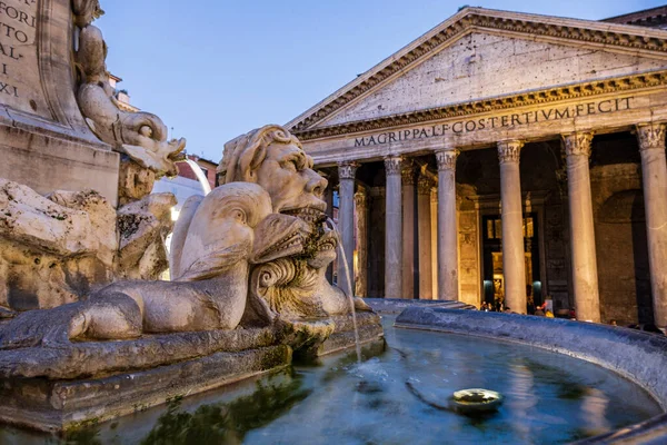 Fontana Dei Delfini Pantheon Agrippa 126 Roma Lazio Italia — Foto Stock