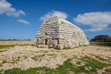 Naveta des Tudons, prototalayotik, Ciutadella, Menorca, Balear Adaları, İspanya