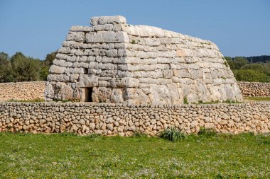 Naveta des Tudons, prototalayotik, Ciutadella, Menorca, Balear Adaları, İspanya