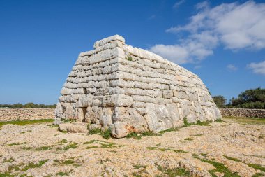 Naveta des Tudons, prototalayotik, Ciutadella, Menorca, Balear Adaları, İspanya