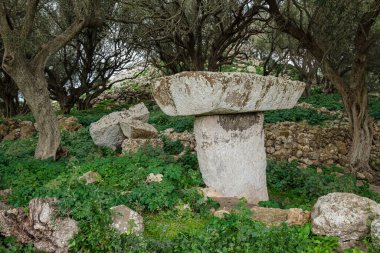 Torrellafuda, Taula türbesi, Talayotik kasaba, Ciutadella, Menorca, Balear Adaları, İspanya