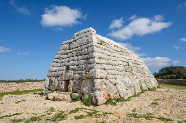 Naveta des Tudons, prototalayotik, Ciutadella, Menorca, Balear Adaları, İspanya
