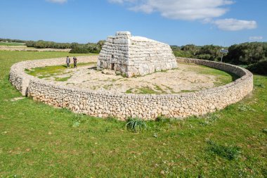 Naveta des Tudons, prototalayotik, Ciutadella, Menorca, Balear Adaları, İspanya