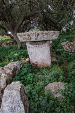 Torrellafuda, Taula türbesi, Talayotik kasaba, Ciutadella, Menorca, Balear Adaları, İspanya