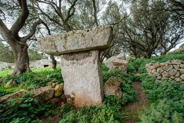 Torrellafuda, Taula türbesi, Talayotik kasaba, Ciutadella, Menorca, Balear Adaları, İspanya