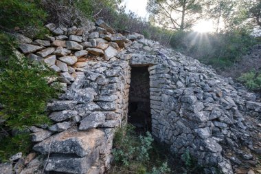 İç savaştan kalma eski mühimmat deposu, Randa, Mallorca, Balear Adaları, İspanya