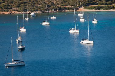 İspanya (Archipielago de Cabrera) Parque nacional. Balear Adaları. Castillo del Puerto de Cabrera, siglo XIV, Es Limanı.