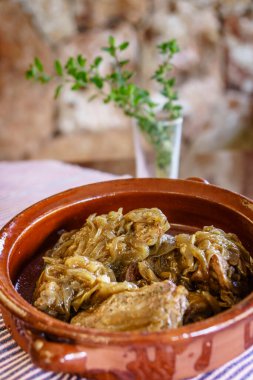 Conill amb Ceba (conejo con cebolla), Can Ramis, Ilucmajor, Mallorca, Islas Baleares, İspanya.