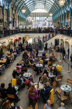 Covent Garden sokak sanatçıları, elma pazarı, Londra, İngiltere, İngiltere