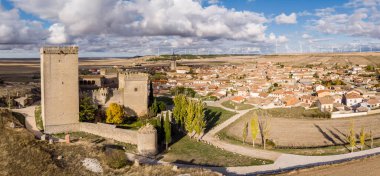 Ampudia Kalesi, 13. yüzyıl, gotik mimari, Palencia, İspanya