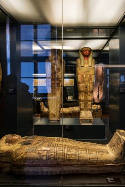 Antropomorfik mumya tabutu, ahşap, Teb, Geç Dönem, Gregorian Mısır Müzesi Musei Vaticani, Vatikan Devleti, Roma, Lazio, İtalya