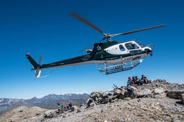 stock image Helibike,  helicopter lifts for mountain bikers, Punta Suelza, 2972 metros, Huesca, Spain