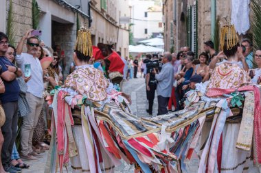 Eagles ve Sant Joan Pelos 'un Dansı, Corpus Christi alayı, Pollensa, Mayorka, Balearic Adaları, İspanya
