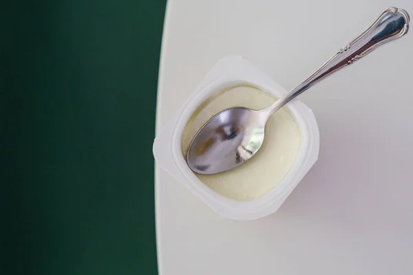 Naturlig Yoghurt Och Tesked Mallorca Balearerna Spanien — Stockfoto