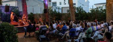 Anna Andreu konserde, La mida, La Lluna En Vers festivali, Binissalem, Mayorka, Balearic Adaları, İspanya