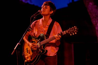 Anna Andreu konserde, La mida, La Lluna En Vers festivali, Binissalem, Mayorka, Balearic Adaları, İspanya