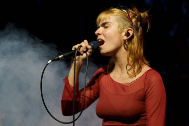 Konserde Ven 'nus, La lluna en Vers festivali, Sant Joan, Mayorka, Balearic Adaları, İspanya