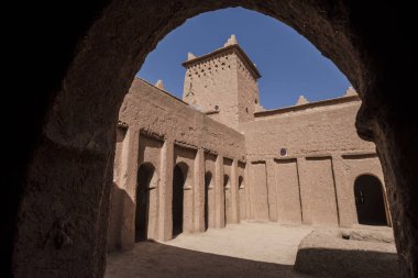 Kasba Amridil, 19. yüzyıl, M 'hamed Ben Brahim Nasiri için inşa edilmiş, üst katların merkez avlusu, ana ikametgah kasbah, Skoura, Ouarzazate Eyaleti, Fas, Afrika