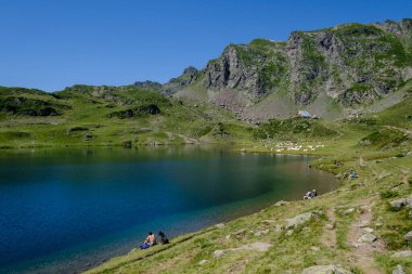 Dağ yürüyüşçüsü Gentau, Ayous göl turu, Pireneler Ulusal Parkı, Pireneler Atlantikleri, Fransa