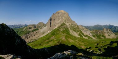 Midi d 'Ossau zirvesi, Saoubiste tepesinden 2884 metre, Pireneler Ulusal Parkı, Pireneler Atlantikleri, Fransa