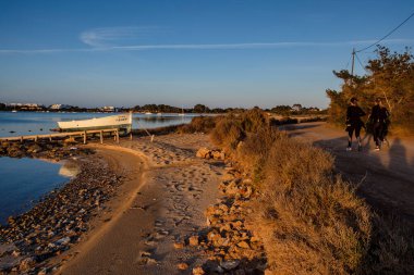 Estany des Peix, yalnız tekne, Formentera, Pitiusas Adaları, Balear Community, İspanya
