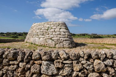 Naveta des Tudons, prototalayotik, Ciutadella, Menorca, Balear Adaları, İspanya