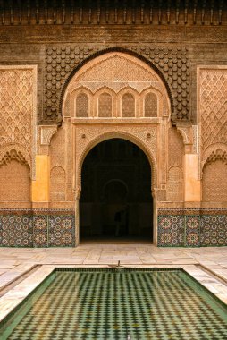 Patio Central Dekorado con madera de cedro tallada. Madrasa Ben Youssef (S.XIV). Marakeş. Marruecos. Magreb. Afrika.