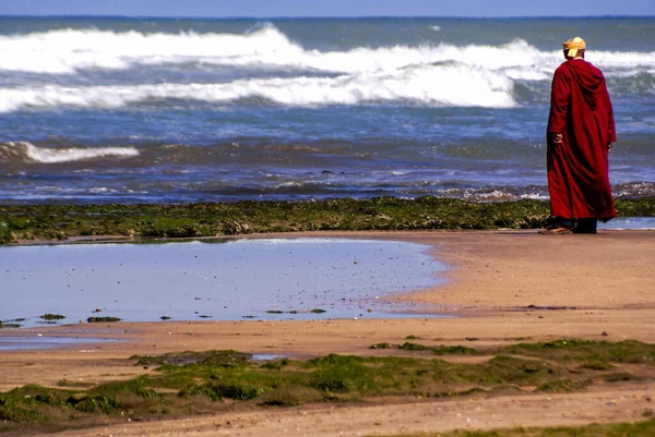 Hombre Contemplando Oceano Azzemour Costa Atlantica Marruecos Magreb Africa — Stock Photo, Image