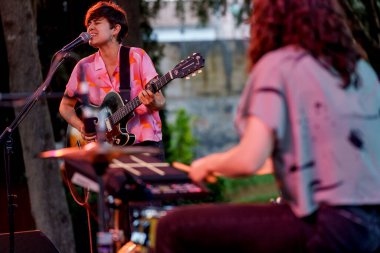 Anna Andreu konserde, La mida, La Lluna En Vers festivali, Binissalem, Mayorka, Balearic Adaları, İspanya