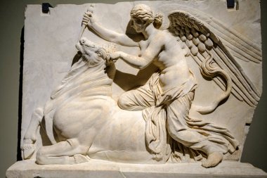 Victoria tauromaca, siglo II despues de Cristo, marmol, Forum de Trajano, bazilika Ulpia, Roma, coleccion Borghese