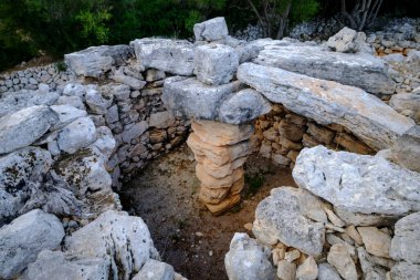 Hospital italet Vell, Talayot Meydanı 'nda taş kaplamasının kalıntıları, Talayotik habitatın çekirdeği, Manacor belediyesi, Mallorca, Balearic adaları, İspanya, Avrupa