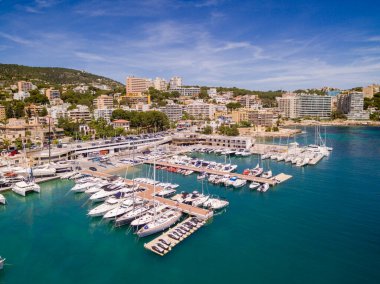 Cala Nova marinası, Cala Major, Palma, Mallorca, Balearic adaları, İspanya, Avrupa