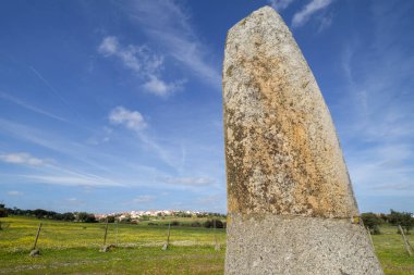 Menhir de Bulhoa, proximo a Monsaraz, Telheiro, Alentejo, Portekiz