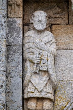 İmagen de San Pedro con las llaves del cielo, San Pedro da Mezquita, Monumento Nacional, municipio de La Merca, provincia de Orense, Galiçya, İspanya