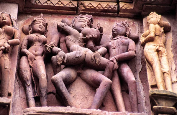 Ερωτικό Ανάγλυφο Στο Ναό Devi Jagadambi Khajuraho Madhya Pradesh Στην — Φωτογραφία Αρχείου