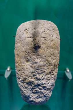 Şematik rahatlama için monolitik figür, Chanka kültürü, İsa 'dan sonra IV. Silo, gri granit, Sa Bassa Blanca Müzesi (msbb