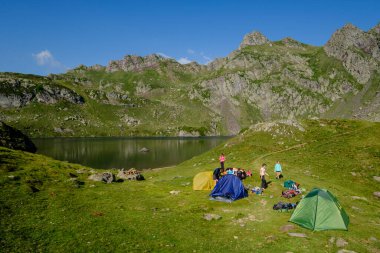 Bersau gölünde kamp, Ayous göl turu, Pireneler Ulusal Parkı, Pireneler Atlantikleri, Fransa