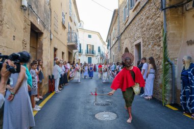 Eagles ve Sant Joan Pelos 'un Dansı, Corpus Christi alayı, Pollensa, Mayorka, Balearic Adaları, İspanya