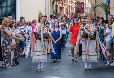 Eagles ve Sant Joan Pelos 'un Dansı, Corpus Christi alayı, Pollensa, Mayorka, Balearic Adaları, İspanya