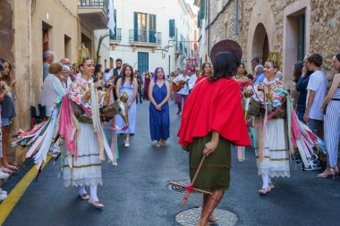 Eagles ve Sant Joan Pelos 'un Dansı, Corpus Christi alayı, Pollensa, Mayorka, Balearic Adaları, İspanya