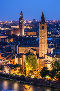 ciudad de Verona desde el Castillo San Pietro, Iglesia de Santa Anastasia, Verona, patrimonio de la humanidad, Veneto,  Italia, Europa