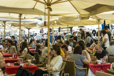 Terraza de restaurant, Piazza delle Erbe, Verona, patrimonio de la humanidad, Veneto, Italia, Europa